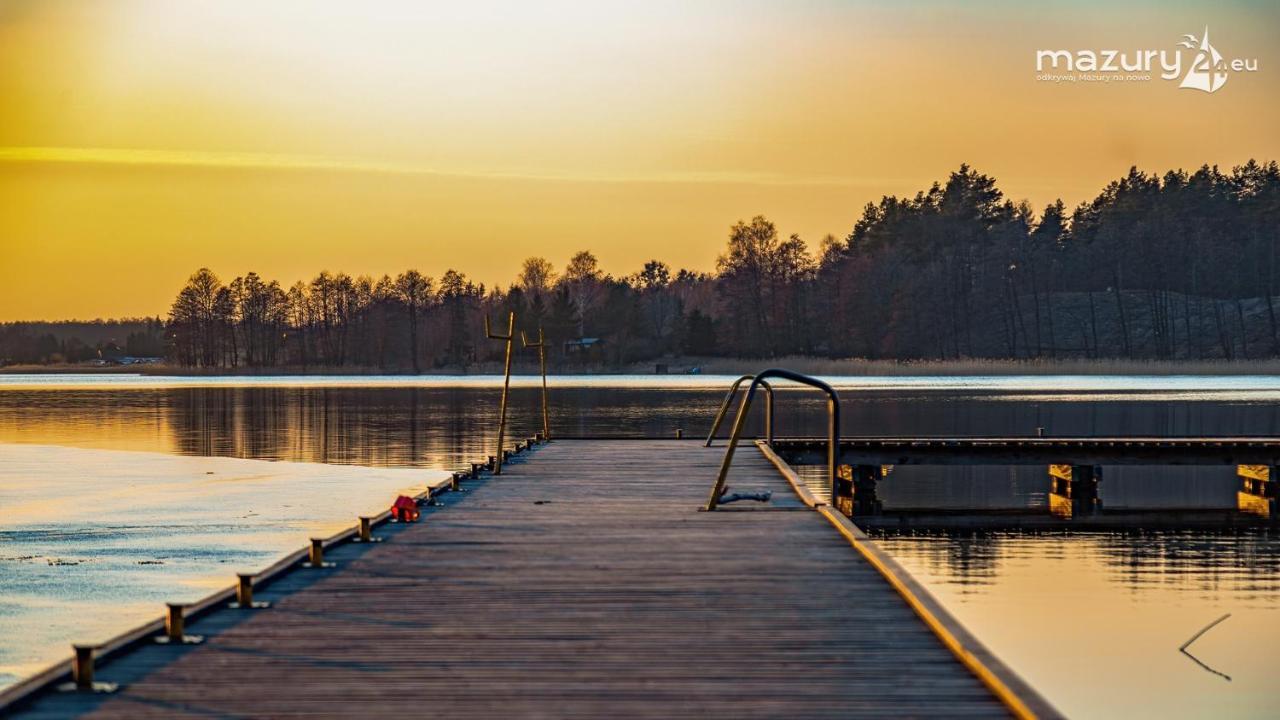 Dom Nad Jeziorem Tajty Giżycko Exterior foto